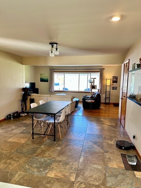 3440 Westenedge Dr, Columbus, IN 47203 - photo 7