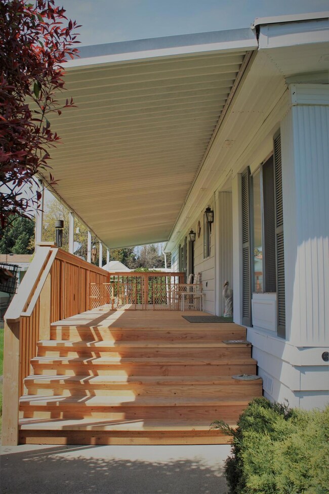 329 Beechwood Dr unit A, Grants Pass, OR 97526 - photo 4