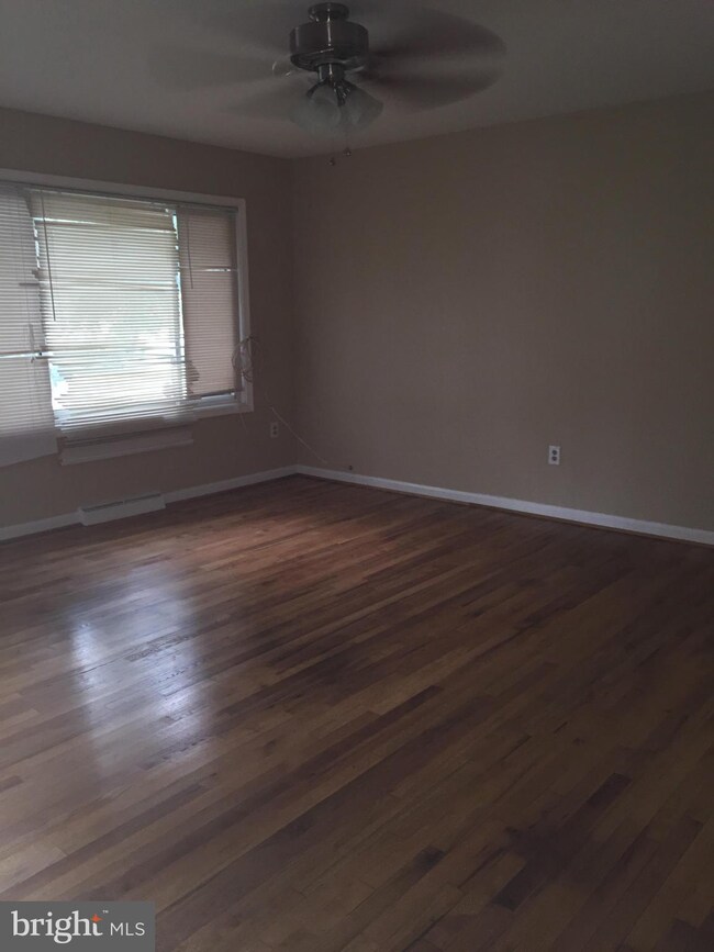 9314 Fontana Dr, Lanham, MD 20706 - photo 5