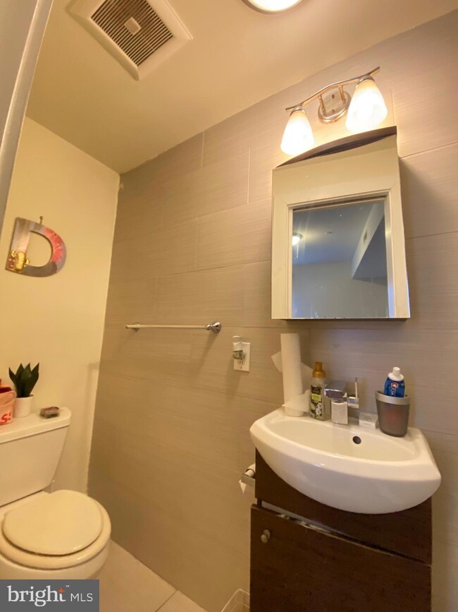 1622 W Jefferson St unit 2, Philadelphia, PA 19121 - photo 7