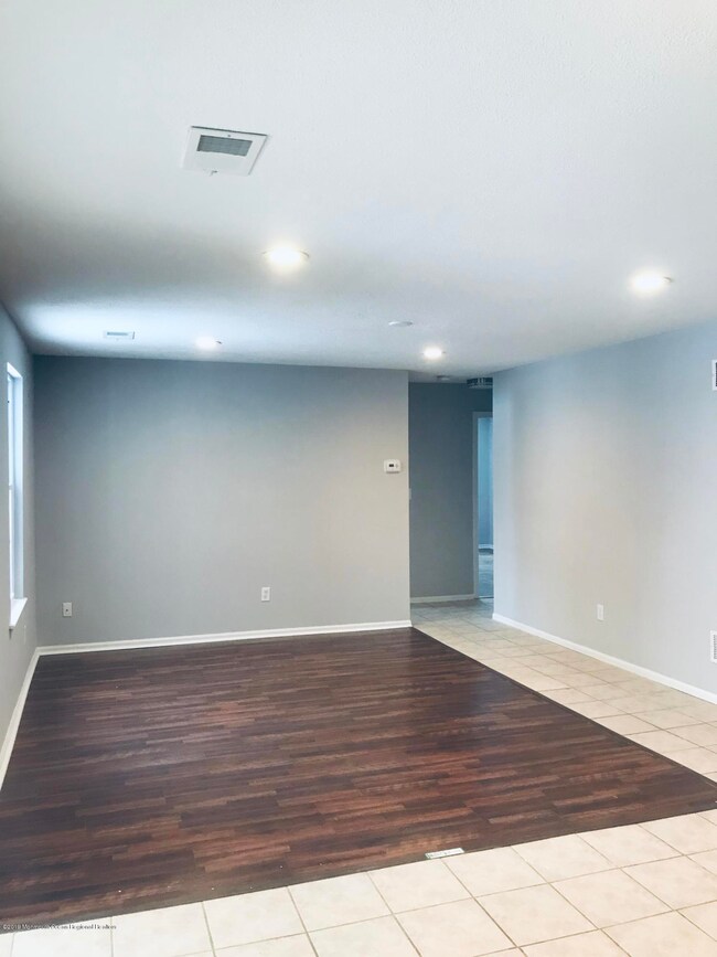 7-1 Seattle Ct, Freehold, NJ 07728 - photo 4