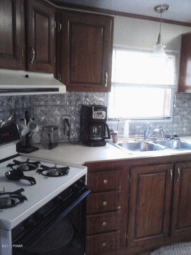 235 Prospect St, Hawley, PA 18428 - photo 3