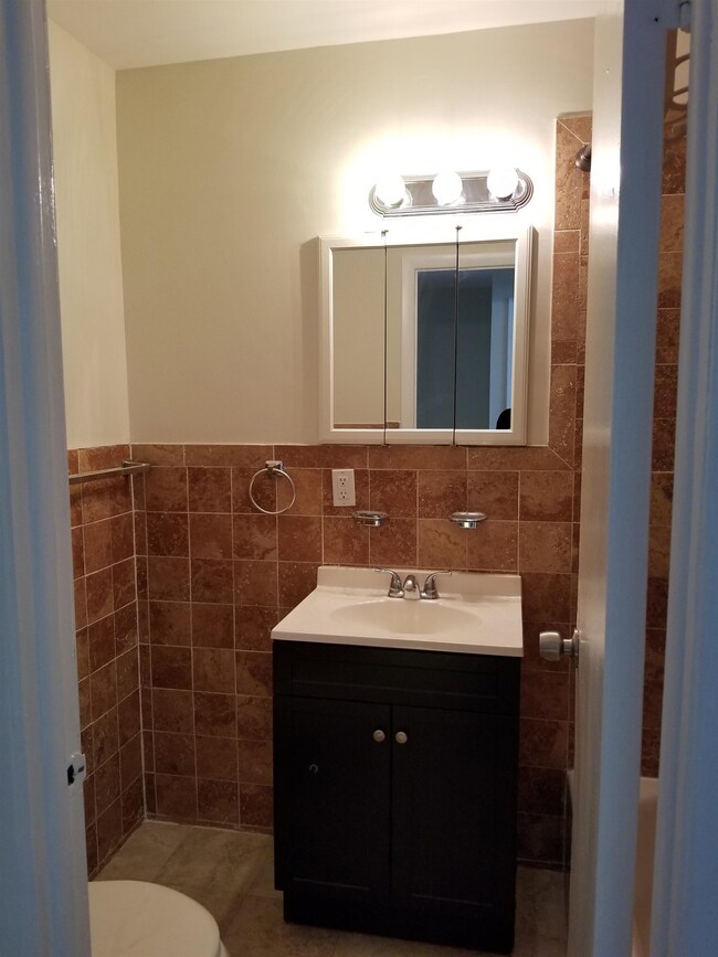 64 Sycamore Rd, Jersey City, NJ 07305 - photo 5