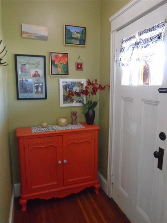 82 Chapmans Ave, Warwick, RI 02886 - photo 4