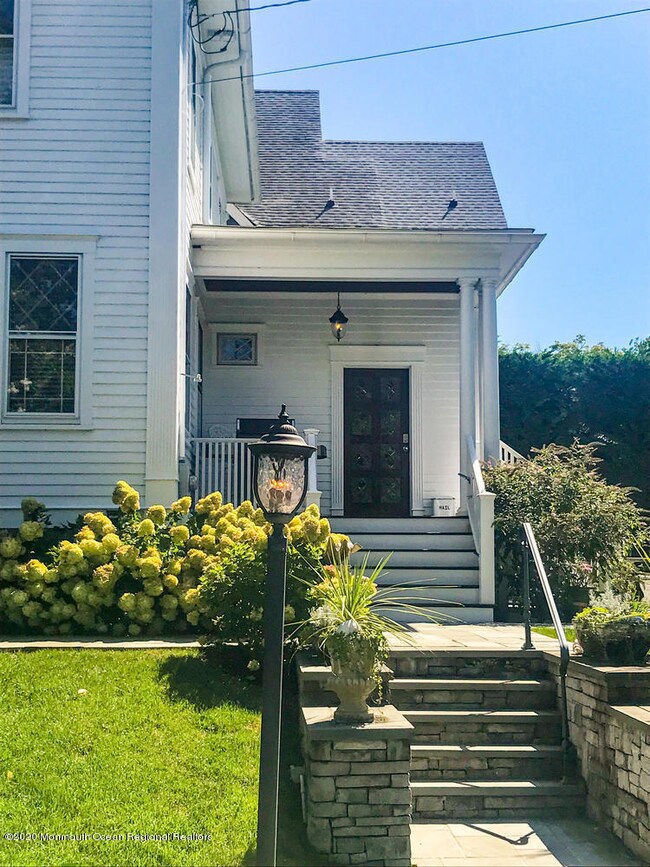 Side entrance to kitchen