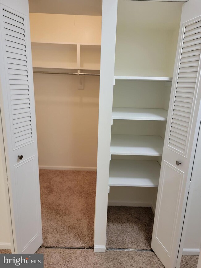 15 Canterbury Square unit 204, Alexandria, VA 22304 - photo 6