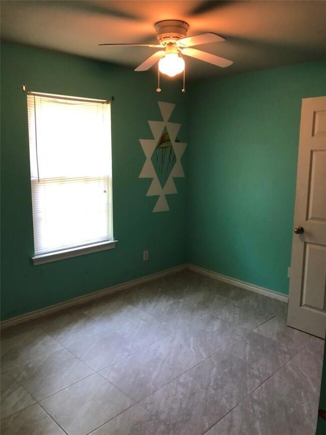 824 W Nelson St, Denison, TX 75020 - photo 6