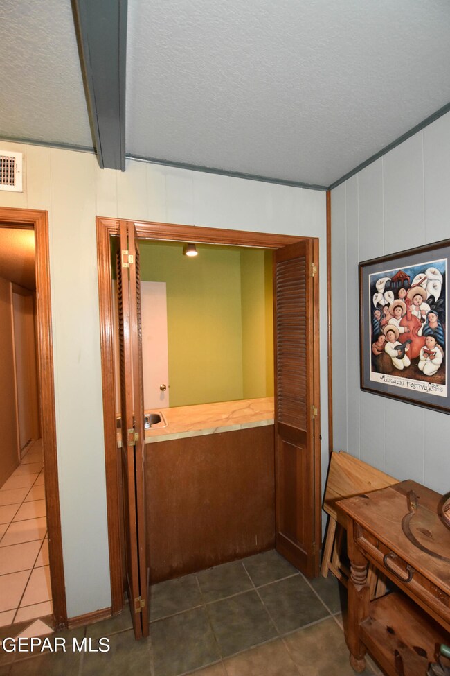 10801 Tom Kite Ct, El Paso, TX 79935 - photo 6