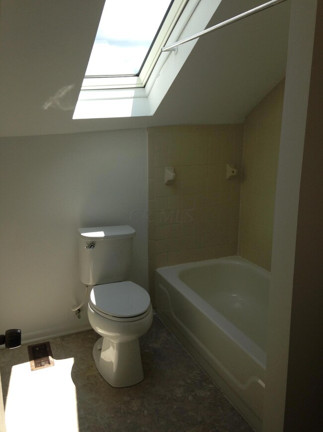 1176 Jaeger full bath