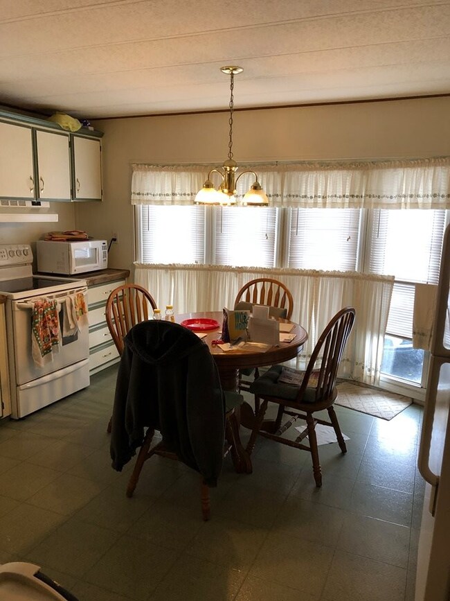 1020 Mountainview Ave unit 1020, Charlestown, NH 03603 - photo 6