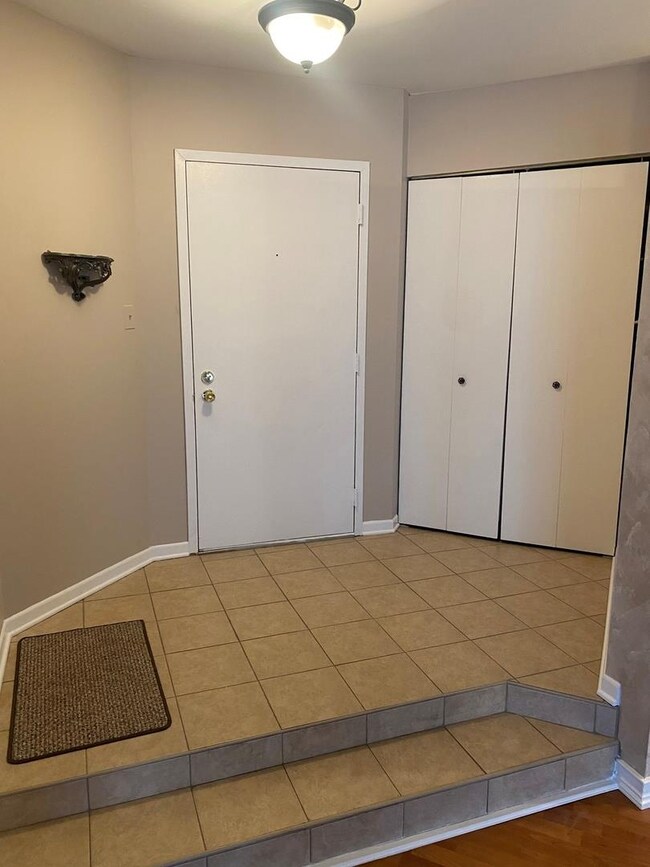 1741 Chesapeake Ln unit 1, Schaumburg, IL 60193 - photo 2