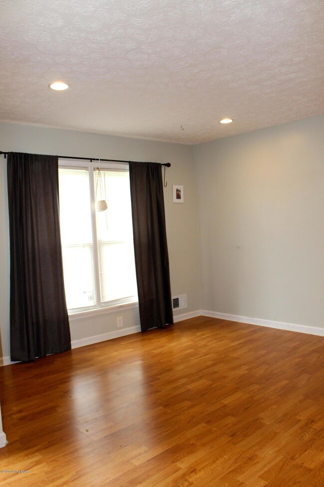 6511 Daverman Ct, Louisville, KY 40228 - photo 2