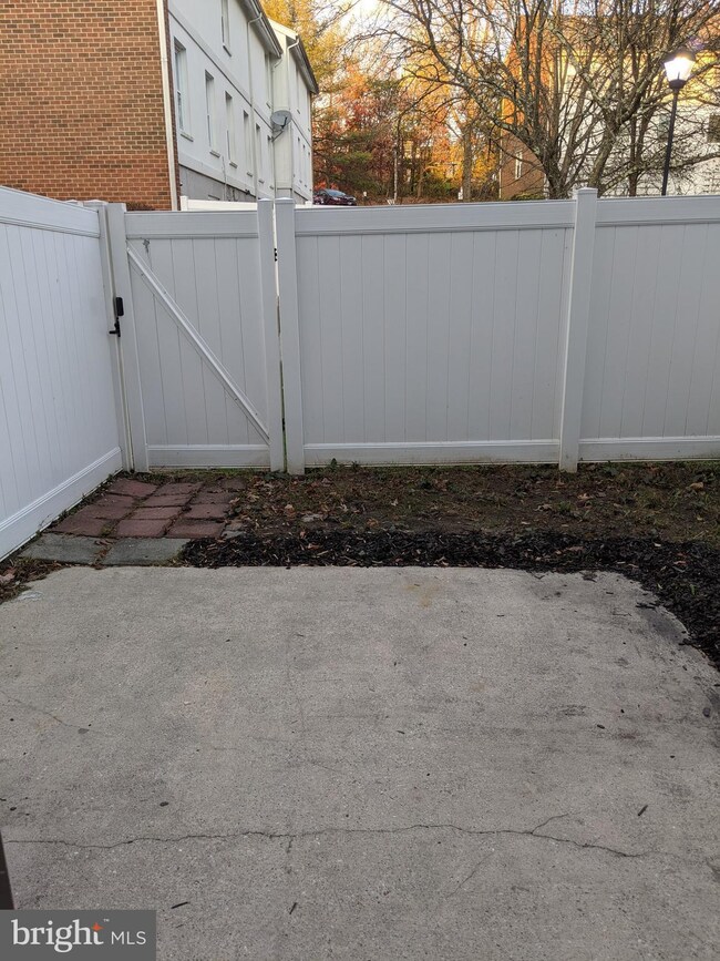 9136 Canterbury Riding, Laurel, MD 20723 - photo 3