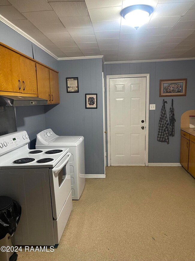 611 E Vine Ave, Eunice, LA 70535 - photo 3