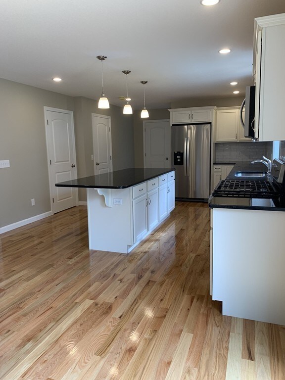 18 Walsh St, Springfield, MA 01109 - photo 6