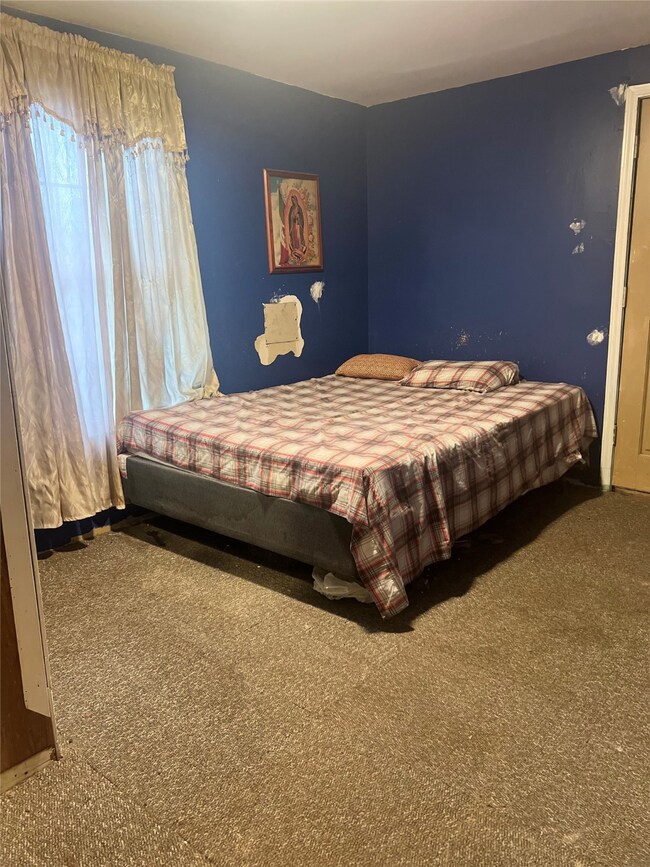 206 Garrotsville St, Houston, TX 77022 - photo 7