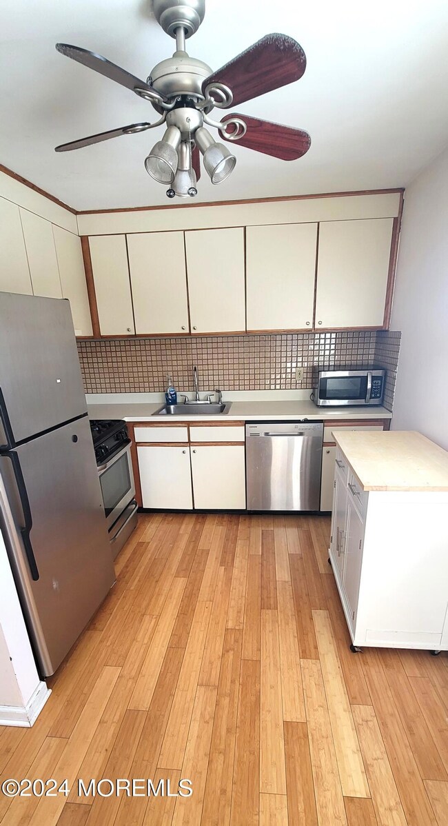 18 B Laurel Pl Kitd