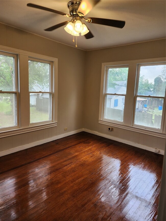 2308 Avenue D, Bay City, TX 77414 - photo 5