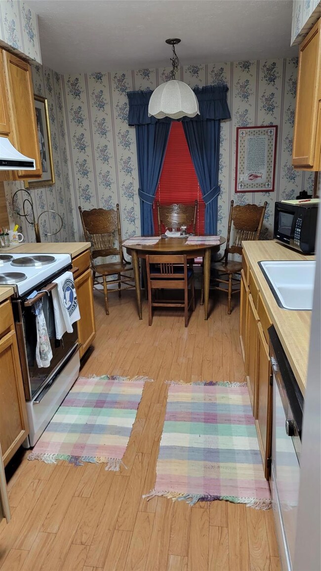 Eat in Kitchen