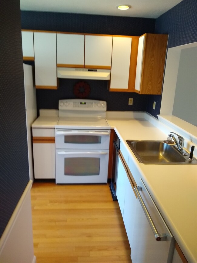 61 Windsor Ct, Keene, NH 03431 - photo 3