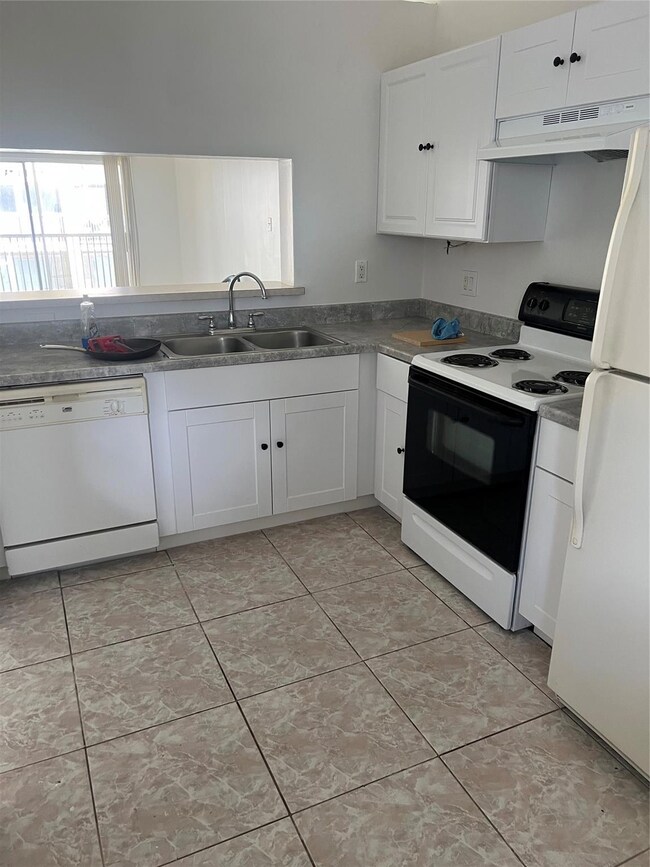 2457 NW 56th Ave unit 4-201, Lauderhill, FL 33313 - photo 5