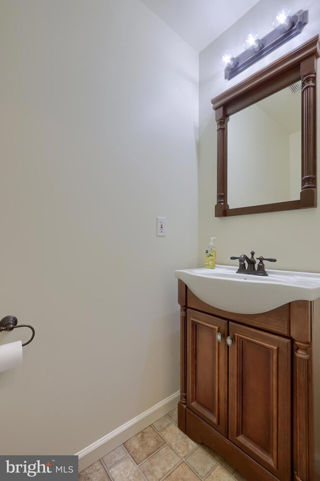 4047 Bradford Cir unit D2, Mount Joy, PA 17552 - photo 5