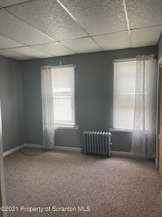 413 W Grove St, Scranton, PA 18510 - photo 4