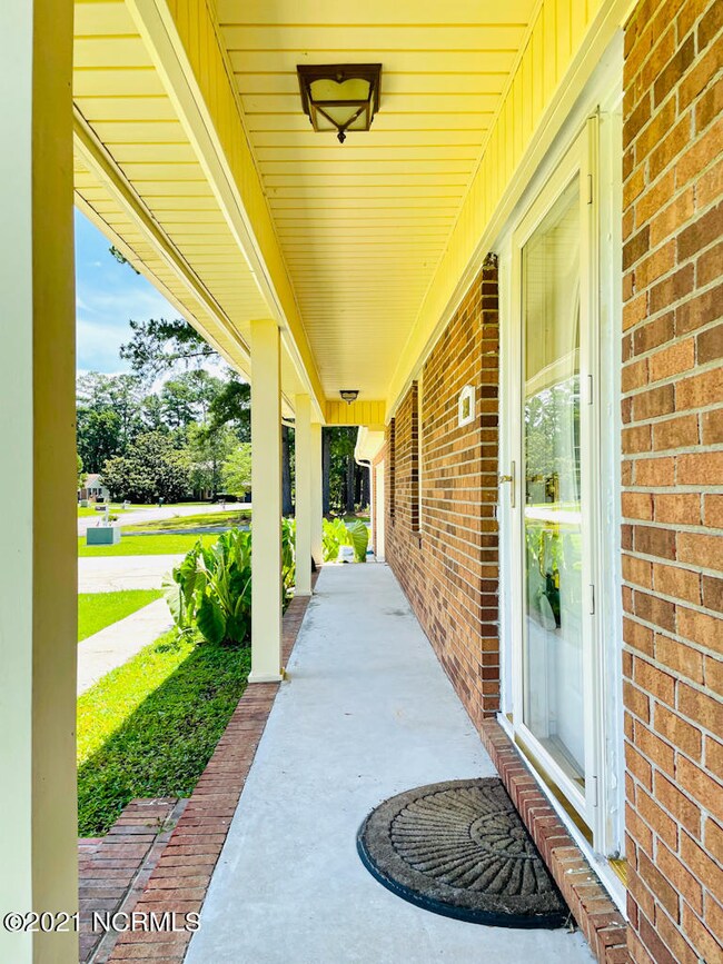 204 Cambridge Ct, Jacksonville, NC 28546 - photo 4