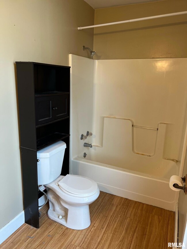 929 Bridge Ave, Davenport, IA 52803 - photo 6