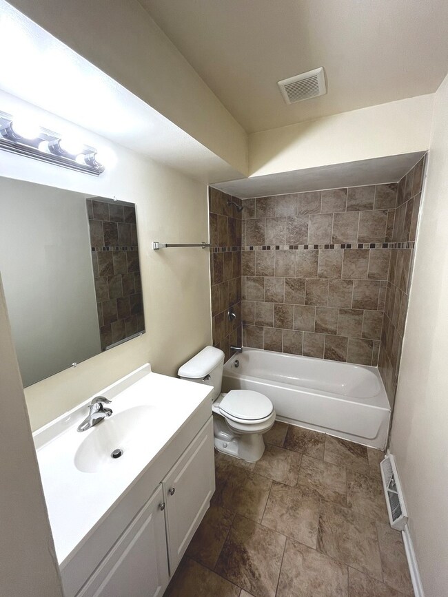 18013 Olympia Dr, Country Club Hills, IL 60478 - photo 5