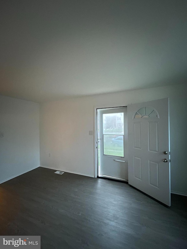 8200 Tomlinson Ct, Severn, MD 21144 - photo 2