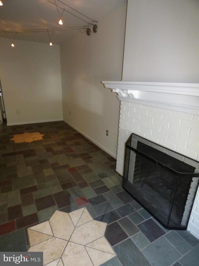 1915 New Hampshire Ave NW unit B, Washington, DC 20009 - photo 6