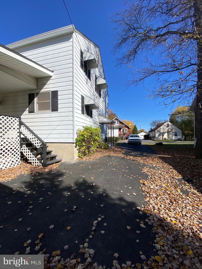 8708 Eddington Rd, Parkville, MD 21234 - photo 3