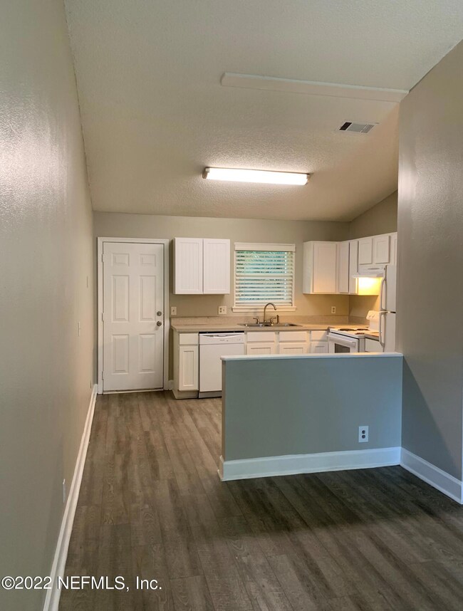 5861 105th St, Jacksonville, FL 32244 - photo 2