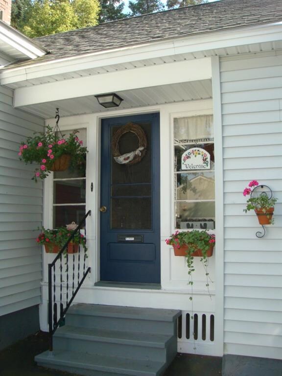 Back/side door entrance into breezeway.
