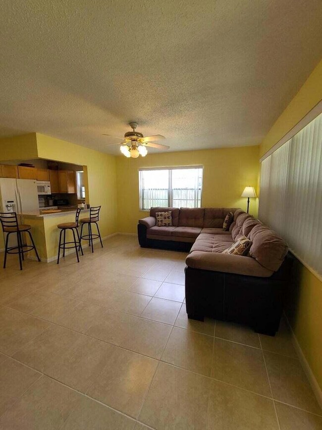 133 Camden E unit F, West Palm Beach, FL 33417 - photo 4