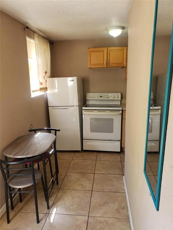 2120 NW 27th St unit EAST EFFICIENCY, Oakland Park, FL 33311 - photo 3