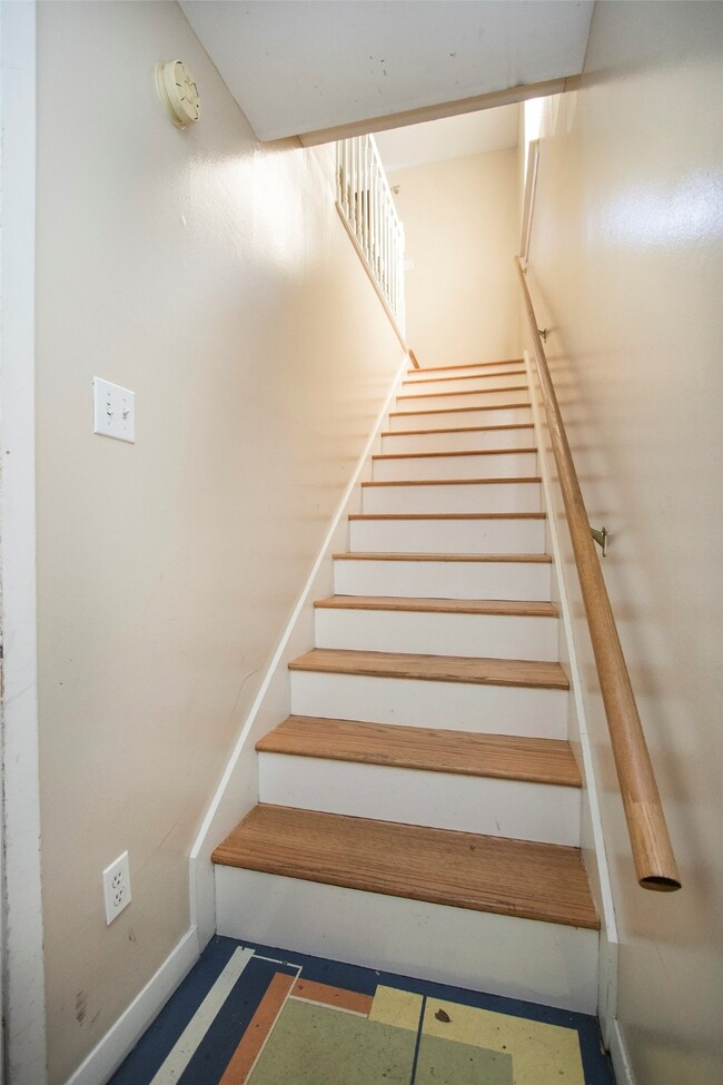 1817 Sul Ross St unit Grg Apt, Houston, TX 77098 - photo 2