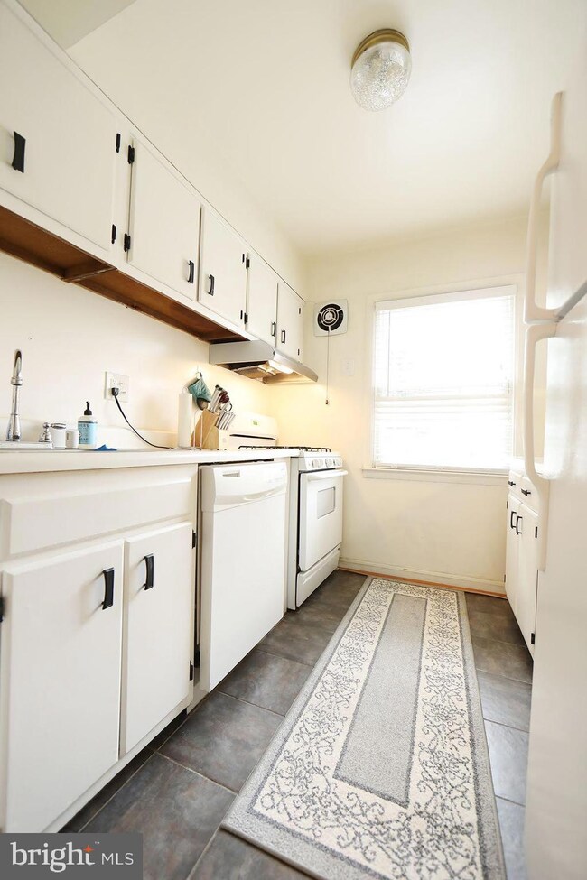 9459 Fairfax Blvd unit 104, Fairfax, VA 22031 - photo 7