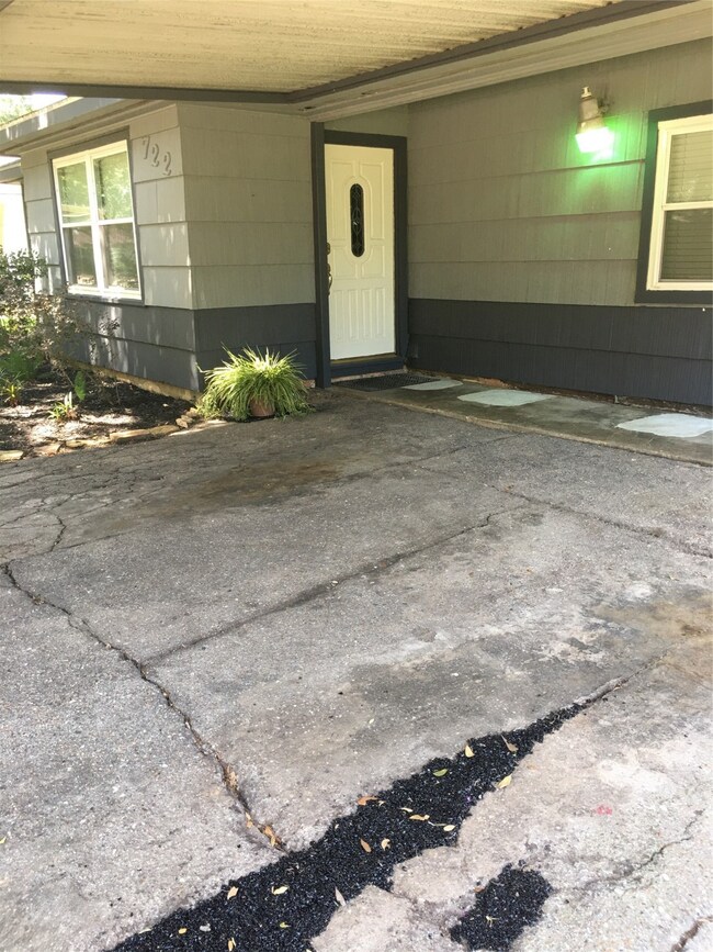 722 Dezso Dr, Alvin, TX 77511 - photo 3