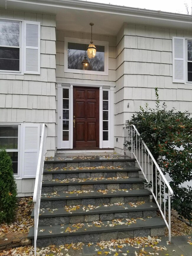 12 Windsor Ln, Cos Cob, CT 06807 - photo 2