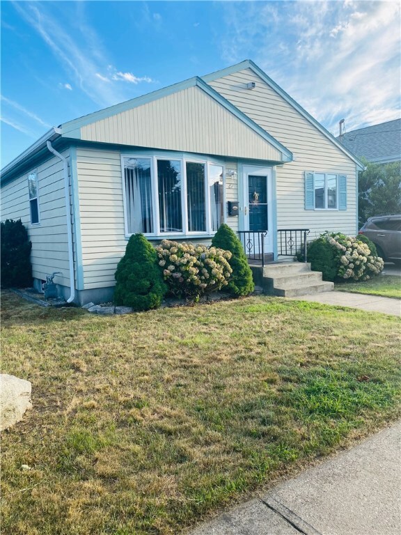 27 Busby St, Pawtucket, RI 02860 - photo 3