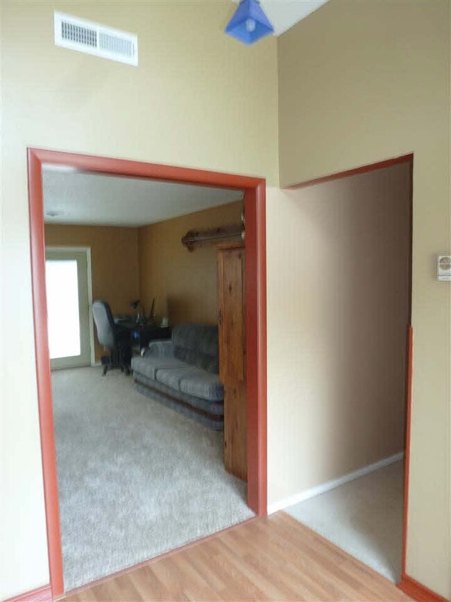 1409 W Buckingham Dr, Muncie, IN 47303 - photo 3