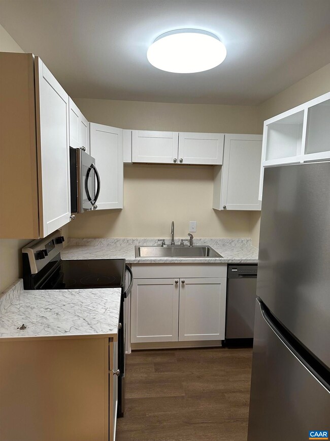 1215 Wertland St unit B32, Charlottesville, VA 22903 - photo 2