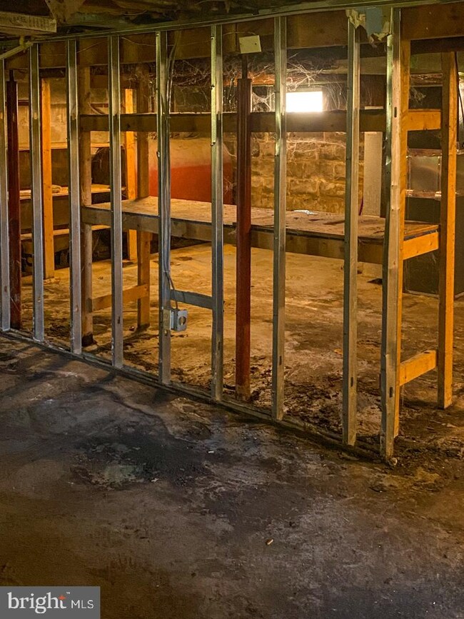 2926 Virginia Ave, Halethorpe, MD 21227 - photo 5