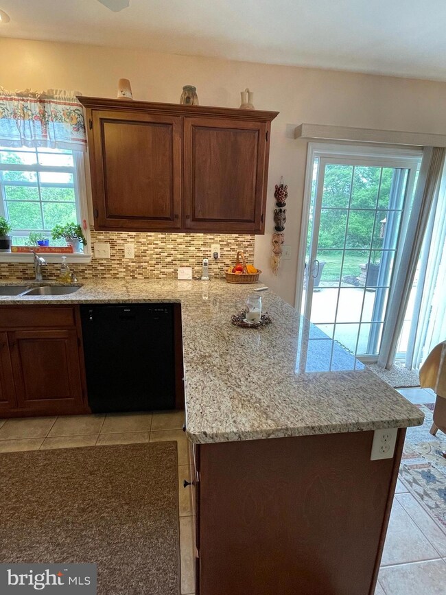 146 N Cacoosing Dr, Reading, PA 19608 - photo 7