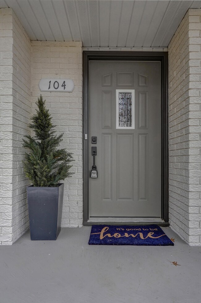 104 N Ellen-10