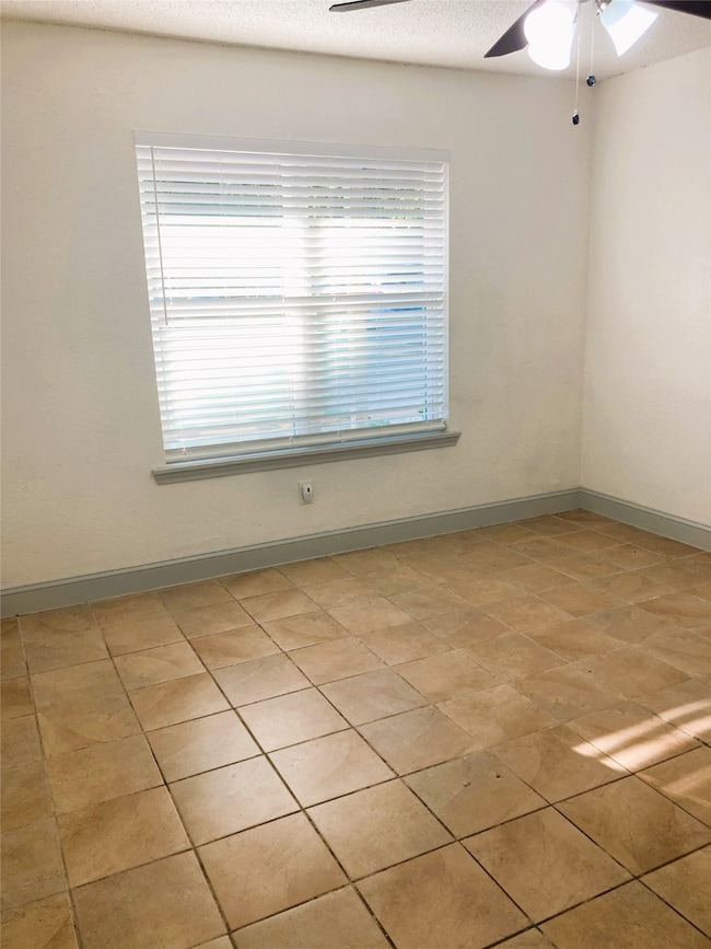 623 Mcqueary St, Arlington, TX 76012 - photo 6