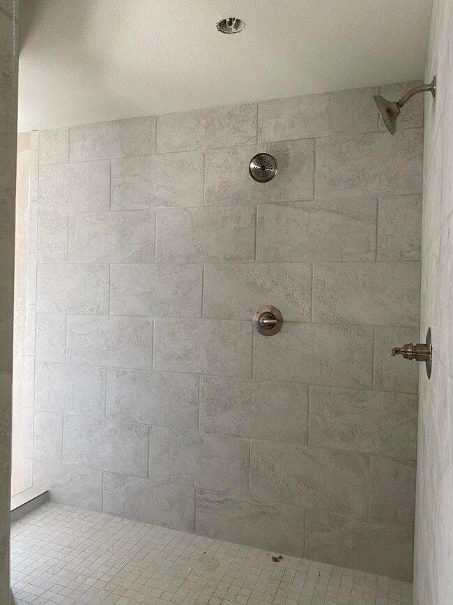 MASTER SHOWER