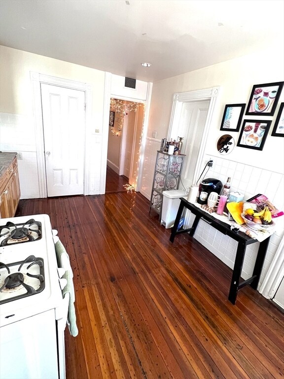 667 E 8th St unit 2, Boston, MA 02127 - photo 4